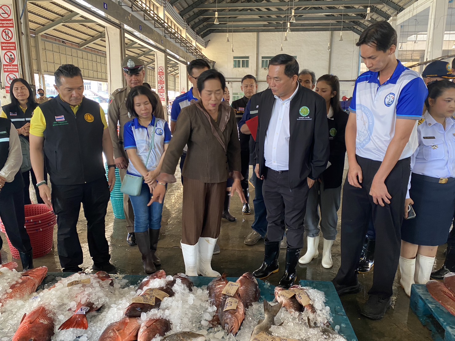 รัฐมนตรีช่วยว่าการกระทรวงเกษตรและสหกรณ์ ลงพื้นที่ตรวจเยี่ยม รับฟังปัญหาความเดือดร้อนของชาวบ้านชุมชนสะพานปลาจังหวัดระนอง
